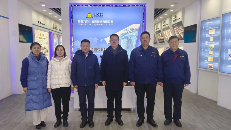 高新區工委委員、管委副主任張建軍一行蒞臨青島力克川液壓股份有限公司調研指導1.jpg